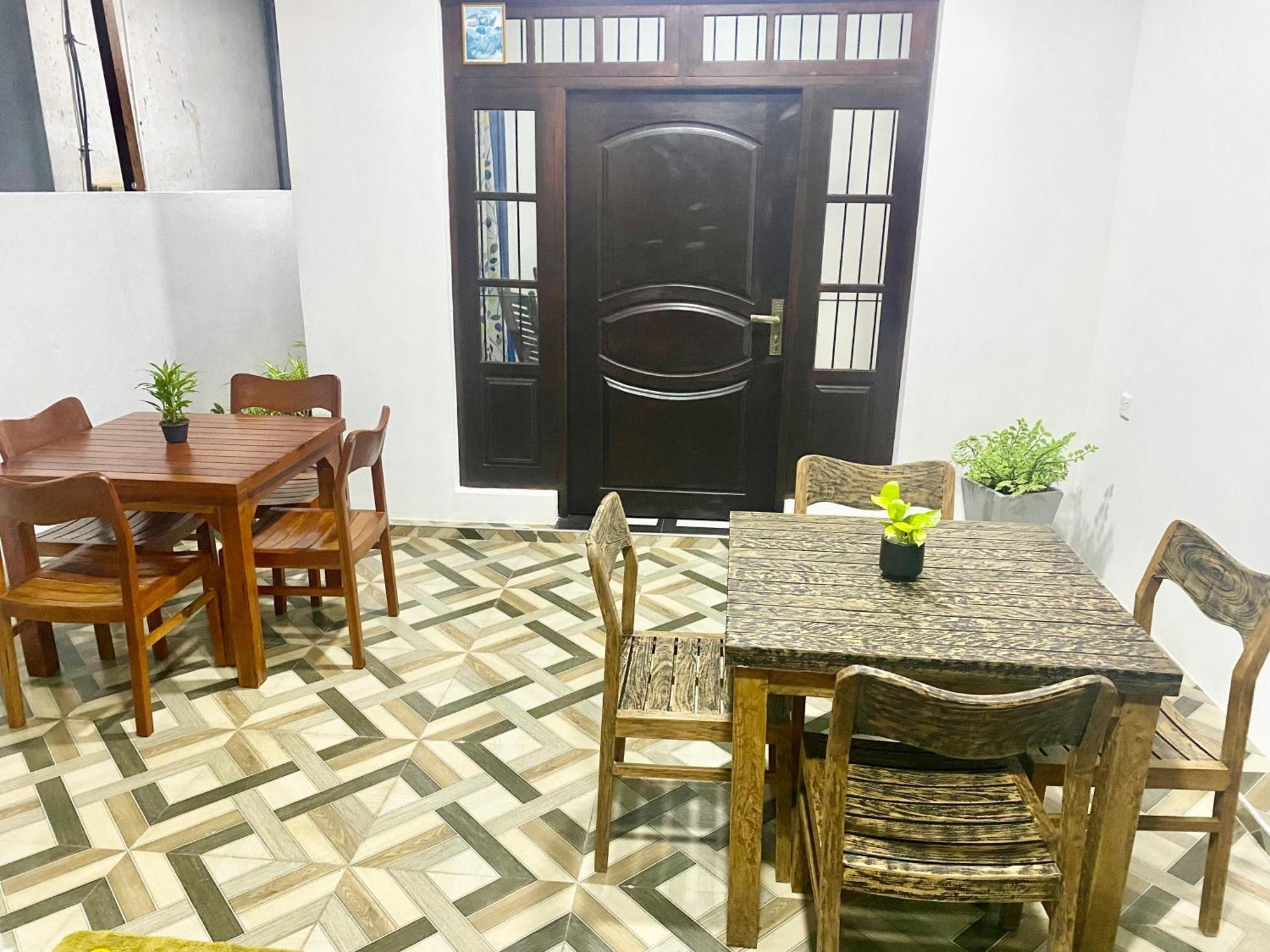 Mario Family Villa And Restaurant Негомбо Екстериор снимка