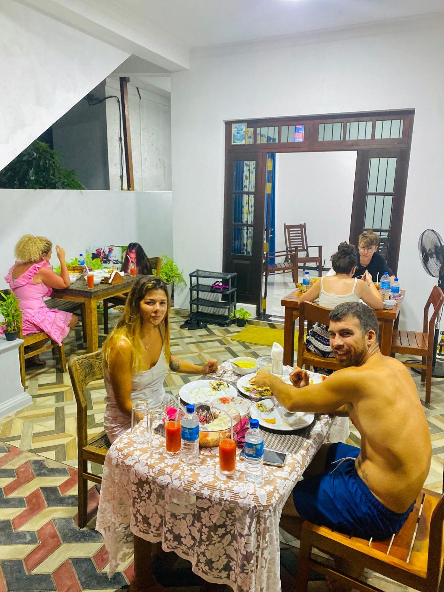 Mario Family Villa And Restaurant Негомбо Екстериор снимка